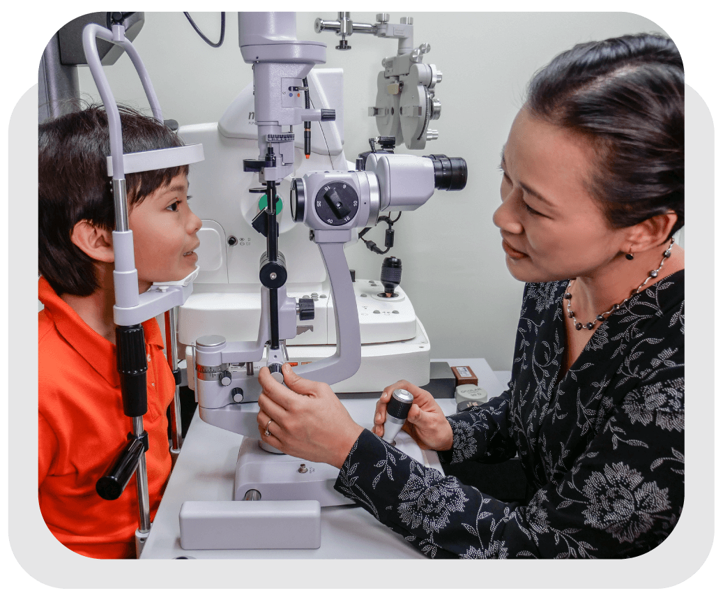 Dr Soojin Nam doing eye test at Eyecare Kids Hillsdale